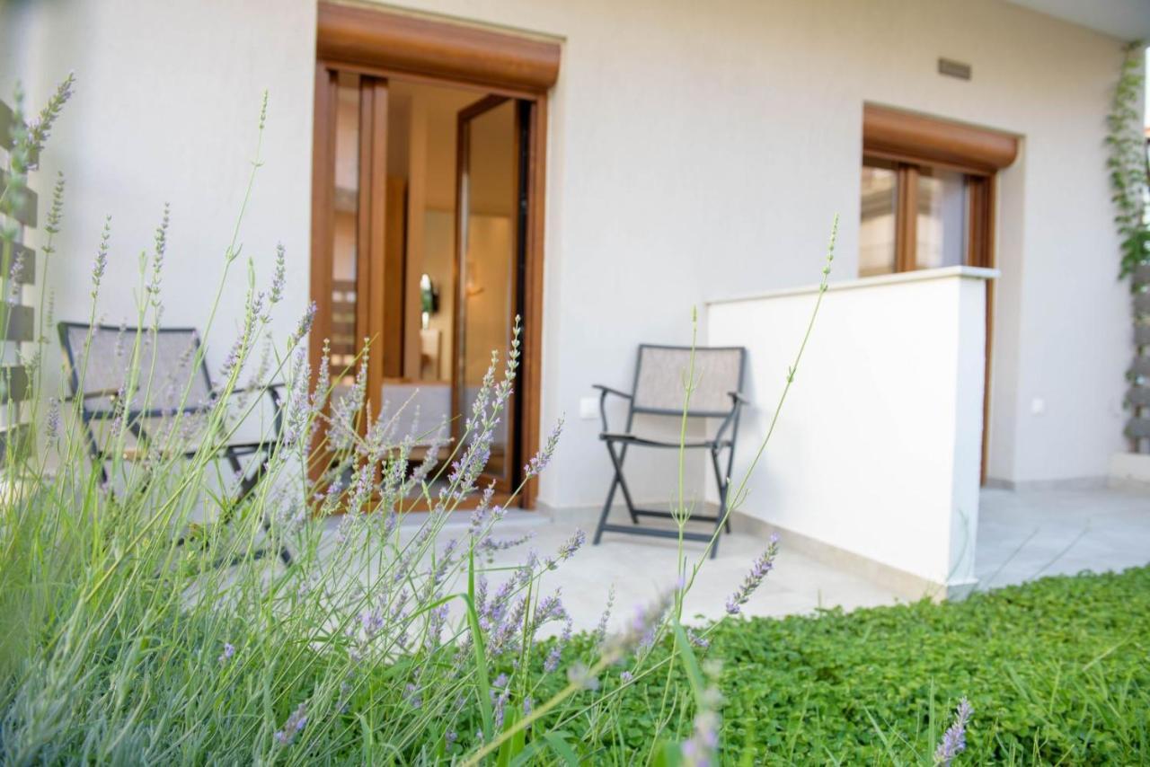 Apartament Στ' Ακρογιάλι Nea Roda Zewnętrze zdjęcie
